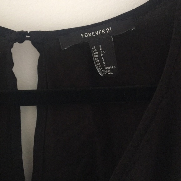 Gorgeous Lace sleeves dress - Picture 3 of 4